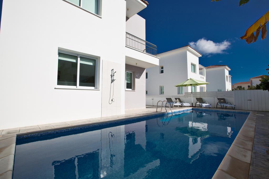 Avra Villas Paralimni Habitación foto