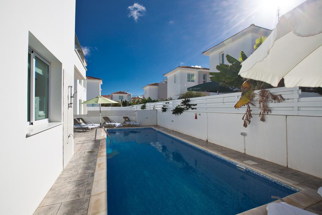 Avra Villas Paralimni Habitación foto