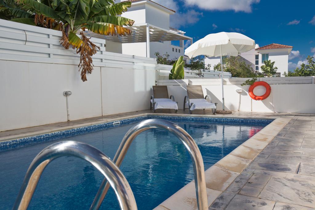 Avra Villas Paralimni Habitación foto