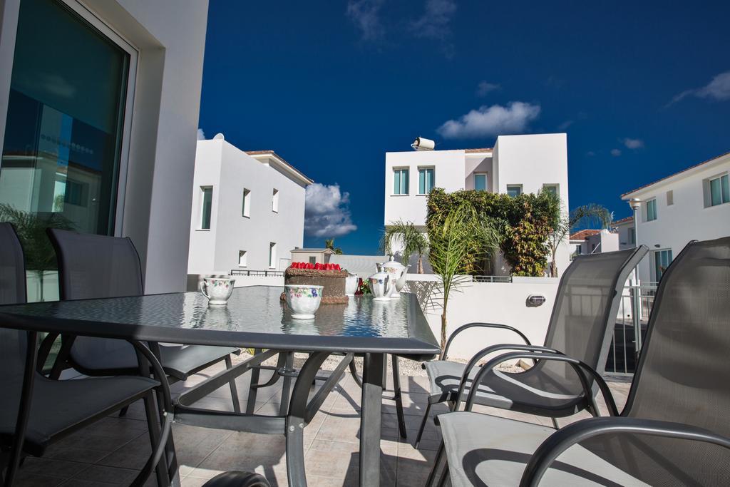 Avra Villas Paralimni Habitación foto