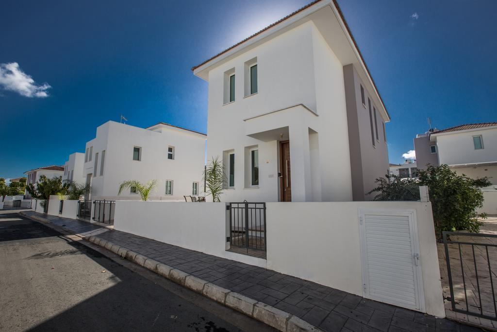 Avra Villas Paralimni Habitación foto