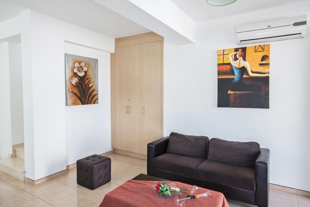 Avra Villas Paralimni Habitación foto