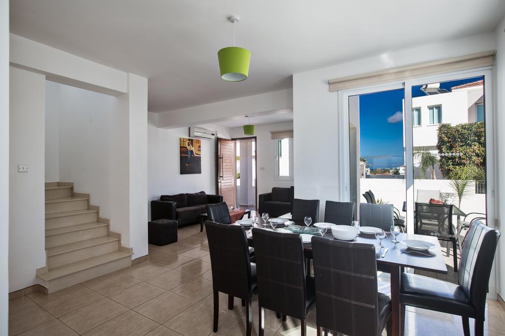 Avra Villas Paralimni Habitación foto