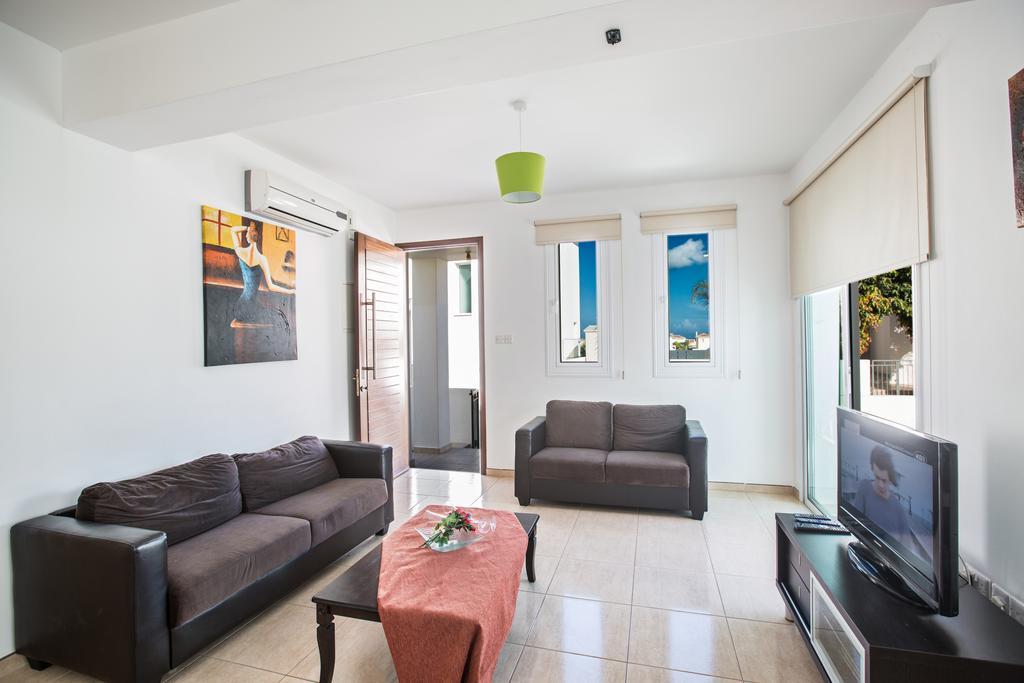 Avra Villas Paralimni Habitación foto