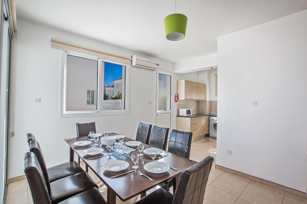 Avra Villas Paralimni Habitación foto