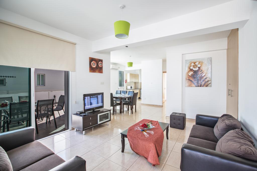 Avra Villas Paralimni Habitación foto
