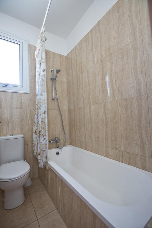 Avra Villas Paralimni Habitación foto