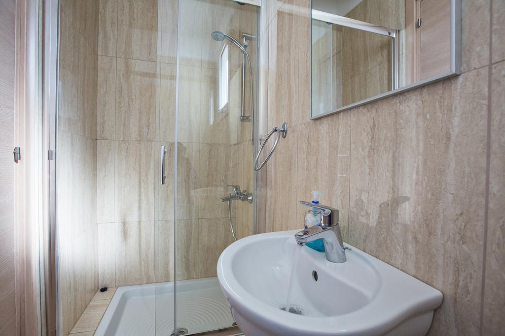 Avra Villas Paralimni Habitación foto