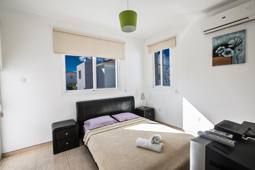 Avra Villas Paralimni Habitación foto