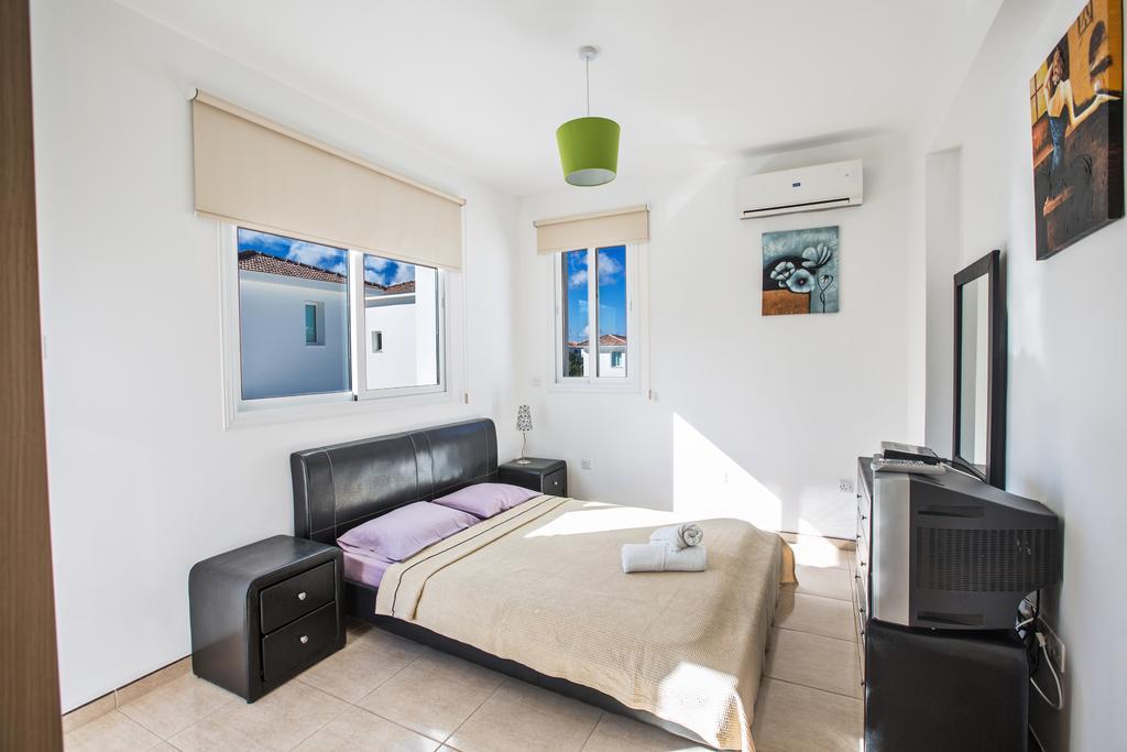 Avra Villas Paralimni Habitación foto